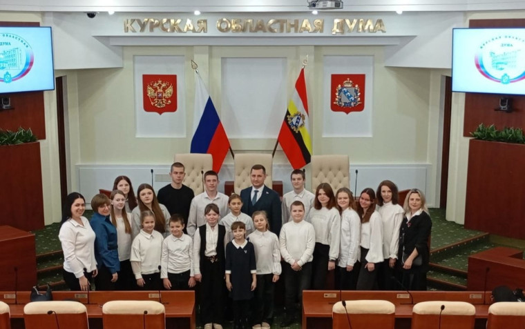 На итоговой конференции муниципального отделения Движения Первых наградили Благодарственным письмом Первичное отделение МОУ "Средняя общеобразовательная школа 6", занявшее 1 место по итогам 2024 года..